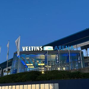Die diesjährige Location stand ganz im Zeichen des Fußballsports: die Veltins-Arena in Gelsenkirchen. (Bild:  Vogel IT-Medien)