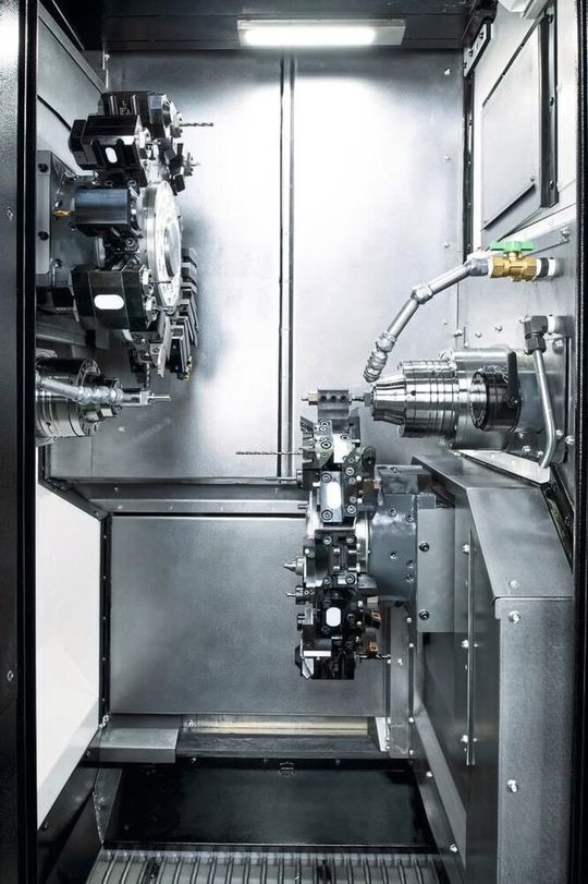 View of the spacious work area: The two turrets enable highly productive simultaneous machining on the main and counter spindles.(Image: Walter Meier (manufacturing solutions) AG)