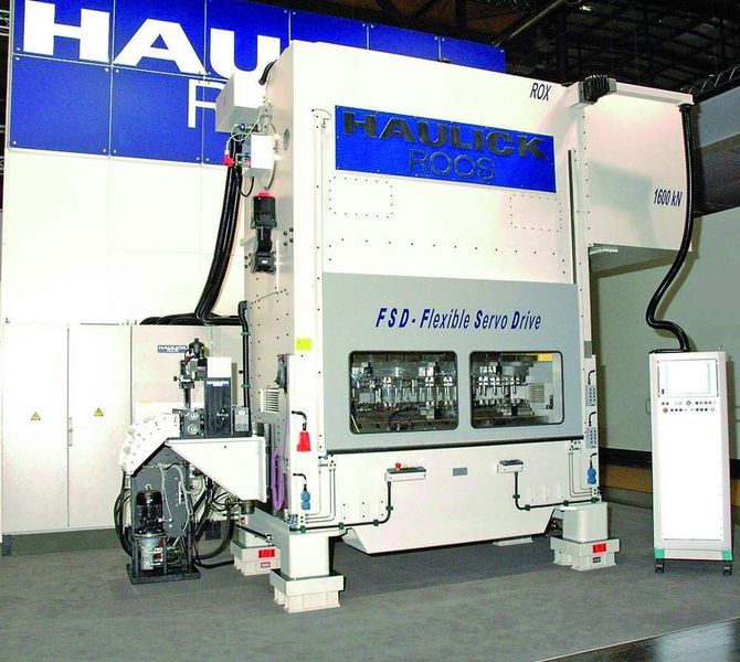 Bild 3: Abfederung eines 1600-kN-Stanz-und Umformautomaten der Haulick + Roos GmbH durch KTI-Federlager der KP-Baureihe. Bild: Haulick + Roos GmbH (Archiv: Vogel Business Media)