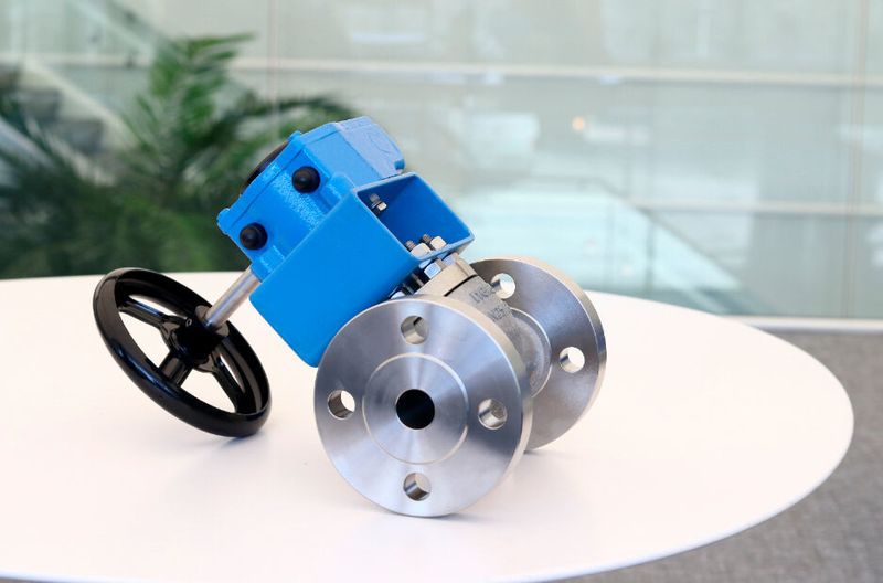 The gray part of the Neles T5 series ball valve is the 3D printed valve body. (Neles)