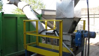 WASTECOM_CLE_Duck_Neck_Screw_Compactor_Civil_WWT_Parma-Italy_06-2013(001) ()