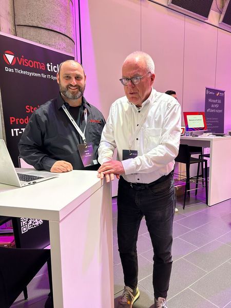 Über Ticketsysteme für Systemhäuser sprachen Marcel Stingl (Visoma) und Dirk Lippe von Lippe Computersysteme (r.).  (Bild: Vogel IT-Medien)