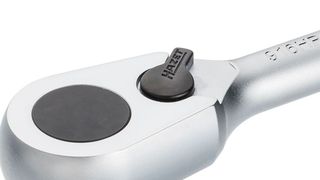 Per werkstoffwissenschaftlichem Ansatz generierte Montagepower: Die Umschaltknarre 916 HP von Hazet wurde in Kooperation mit den Werkstoffexperten von Matplus zur, wie es heißt stärksten Knarre entwickelt, die Hazet je gebaut hat. (Hazet / Th. Stickdorn)