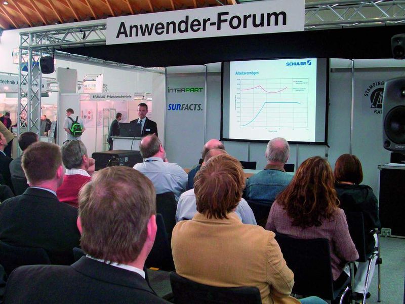 Das Anwenderforum, welches an beiden Messetagen stattfand, war immer gut besucht. Hier wurden neue Technologien und Verfahren aus den Bereichen Teilefertigung, Stanzen, Qualitätssicherung und Materialien vorgestellt. (Archiv: Vogel Business Media)