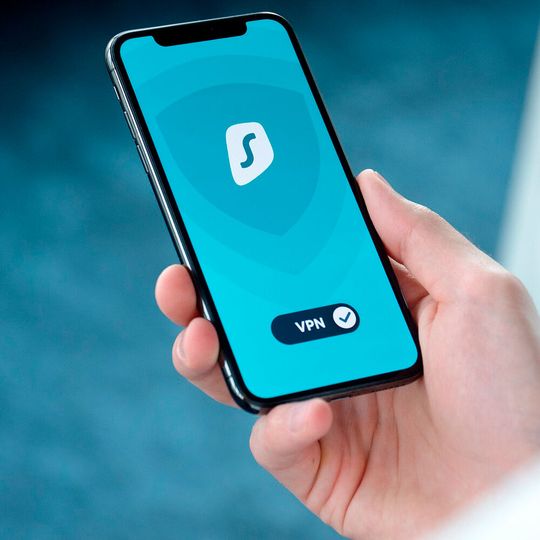 Online-Shopping bringt dank VPN nicht nur mehr Sicherheit, sondern häufig auch deutliche Preisvorzüge. Der Grund: Durch das Geo-Tracking erfolgt kein „Preisaufschlag“ für Kunden aus dem Ausland. Online-Shopping bringt dank VPN nicht nur mehr Sicherheit, sondern häufig auch deutliche Preisvorzüge. Der Grund: Durch das Geo-Tracking erfolgt kein „Preisaufschlag“ für Kunden aus dem Ausland.