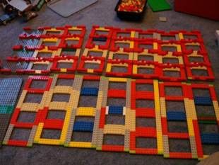 Iridis Pi: Supercomputer bestehend aus 64 Raspberry Pi und Lego-Steinen, erbaut von Professor Simon Cox von der Universität Southampton und seinem Team (Bild: Glenn Harris)