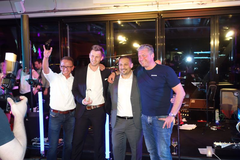 Das Tarox Team ist stolz auf seinen Preis als 