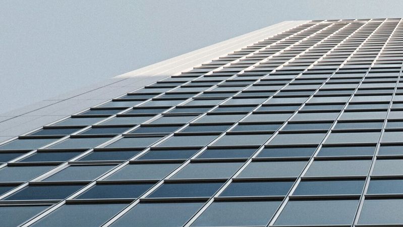 MLCCs und Induktivitäten stabilisieren die Stromversorgung und unterdrücken Störungen in KI-Systemen. Ihre Weiterentwicklung soll im Mittelpunkt der möglichen Allianz von TDK und Taiyo Yuden stehen.(Bild:  frei lizenziert / Pexels)