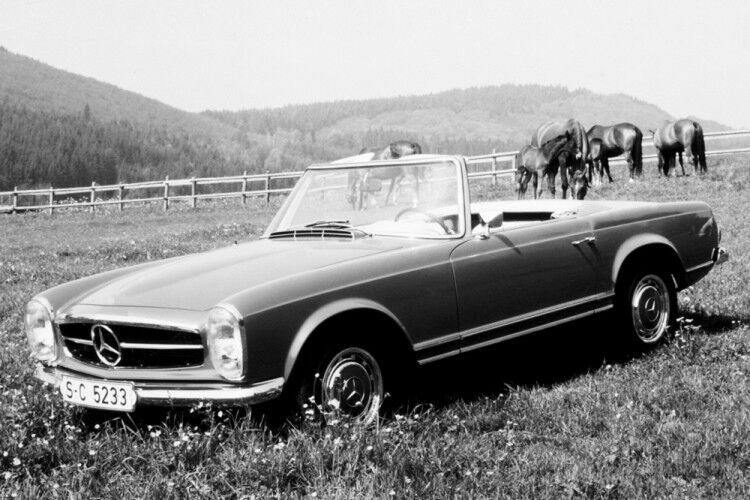 Ein 250 SL im Jahr 1966. (Foto: Mercedes Benz)