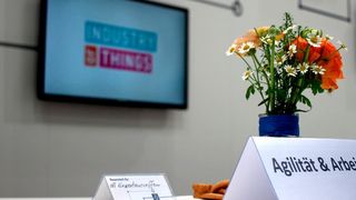 Im Rahmen des Expertentreffens von Industry of Things diskutierten Autoren und Experten in verschiedenen Themencamps u.a. zu den Themen Agilität & Arbeit 4.0, Digitale Geschäftsmodelle, Künstliche Intelligenz, Big Data oder Cybersecurity. (Bild: VBM/Waschbusch)