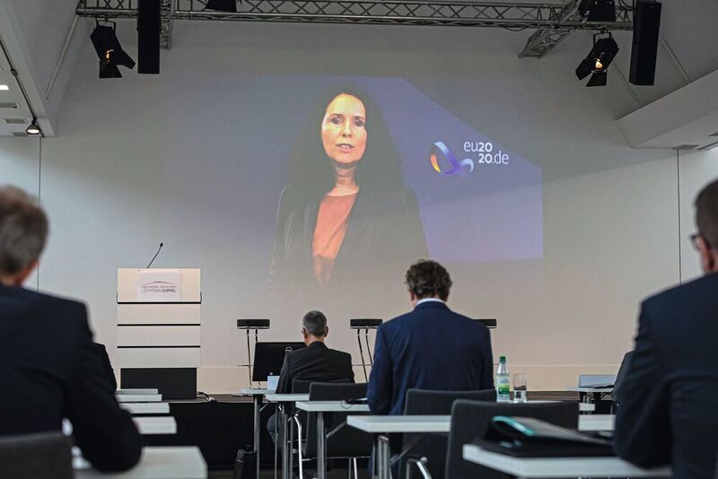 Elisabeth Winkelmeier-Becker, Parlamentarische Staatssekretärin im BMWi, erklärte zu Beginn in ihrer Videobotschaft die hohe Bedeutung des Leichtbaus für den Wirtschaftsstandort Deutschland. (Stefan Bausewein)