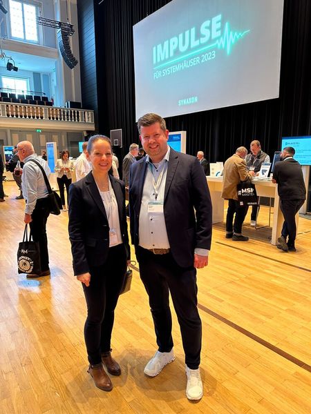 Franziska Krone holt sich Tipps vom Speaker Oliver Wien (netactive), der weiß aus Erfahrungen, wie man sein MSP-Systemhaus upgradet. (Bild: Vogel IT-Medien)