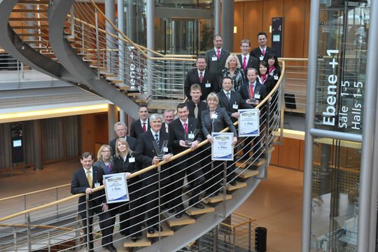 Und für die Gewinner gab es dann auch noch eine echte Siegertreppe. (Archiv: Vogel Business Media)