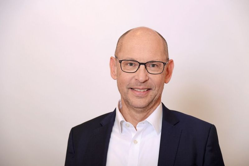 Am 16. Mai wählte die Mitgliederversammlung des Verbands der Diagnostica-Industrie (VDGH) seinen neuen Vorstand. Dr. Peter Schüßler von Bio-Techne (Bild) folgt auf Ulrich Schmid (A. Menarini Diagnostics), der das Amt seit 2018 innehatte und nicht mehr für den Vorsitz kandidierte. (Bild: Thomas Lewin Fotografie)