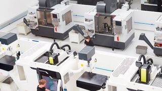 Schluss mit der ungenauen oder teuren auftragsbezogenen Zeiterfassungen bei „Geisterschichten“! Eine neue App von EVO Informationssysteme erfasst die Zeit jetzt nämlich an so gut wie allen automatisierten Werkzeugmaschinen viel einfacher – und vor allem exakt. (Bild: EVO Informationssysteme)