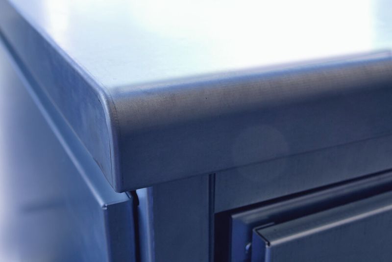 Mit der Schwenkbiegetechnik, wie sie der Tumpf TruBend Center 5030 darstellt sind schon mit der Grundausstattung präzise und optisch ansprechende Rundbiegungen mit unterschiedlichen Radien möglich. (Bild: Kuhn)