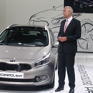 Kia-Deutschland-Geschäftsführer Martin van Vugt stellte auf der AMI in Leipzig den neuen Ceed und die Kombi-Variante Sportswagon vor.