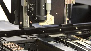 Kompakte Komponenten + kompakter Kopf = jede Menge Bewegungsfreiheit der Maschine. (Bild: SMM)