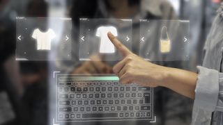 digital-wardrobe-transparent-screen-4000x2251v1 (Bild: freepik/rawpixel.com)