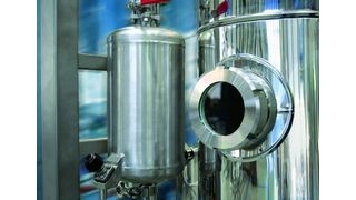 Mit dem Vapotest-Probekühler lassen sich Reinstdampfproben ergonomisch auf mittlerer Bedienhöhe entnehmen.  (Bild: Christ Water Technology Group)