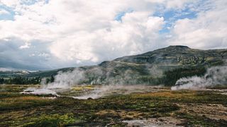 Stammt das Leben aus dem Erdinneren, und kam erst über Geysire an die Oberfläche? (Symbolbild) (Bild: gemeinfrei, Andreas Strandman)