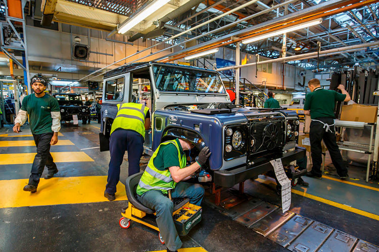 Als wäre seine Produktion nicht schon anachronistisch genug, ... (Foto: Land Rover)