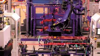 Leoni arbeitet immer stärker an der Automatisierung seiner Produktion. Aluminium-Stromschienen werden in in Osteuropa bereits vollautomatisch gefertigt. (Leoni)