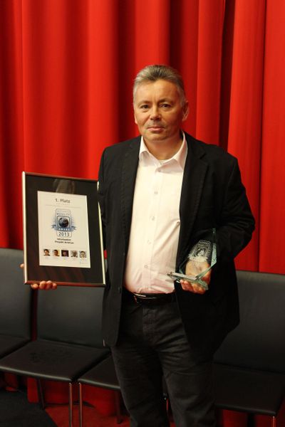 Uwe Suhl von Interboden Innovative Lebenswelten nahm den Preis für die Lösung „Projekt Animus“ entgegen, mit der Kunden einfach mit der Hausverwaltung kommunizieren können.  (Vogel IT-Medien)