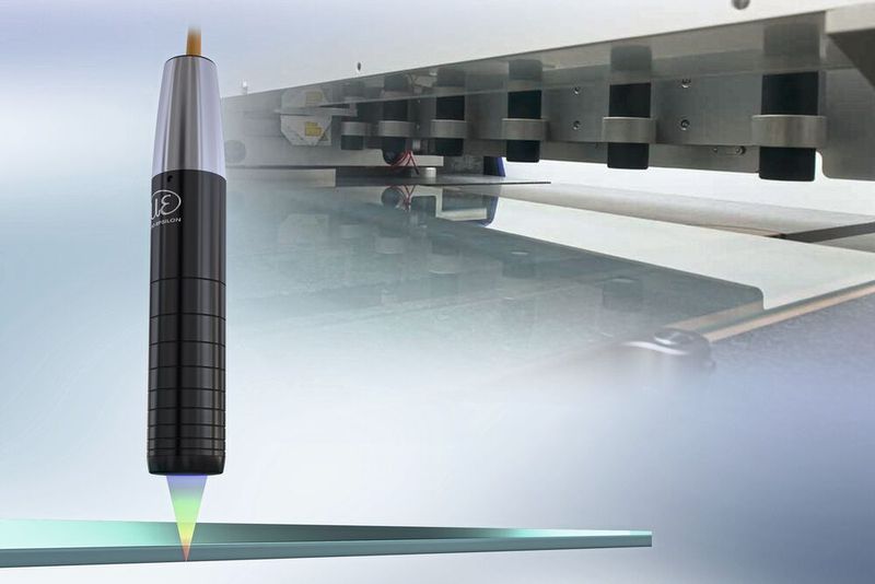 Confocal sensors from the ConfocalDT series can display resolutions down to the nanometer range. For this reason, they are predestined for measuring the thickness of glass panes. (Image:Micro-Epsilon Messtechnik GmbH & Co. KG)