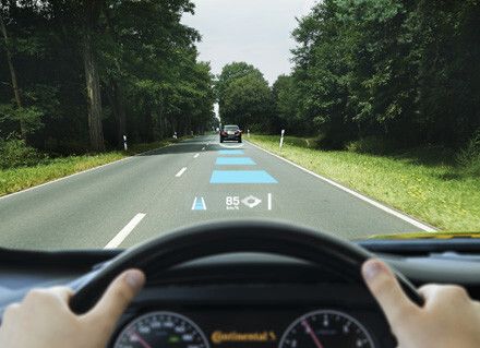Durch die Verknüpfung von realer und virtueller Welt hat sich das HUD von einer ergonomischen Anzeige zu einem modernen Interaktionskonzept entwickelt. (Continental)