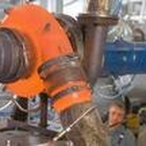 V-Klemmflanschverbindungen für 2- und 4-Takt-Motoren.