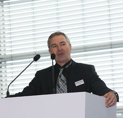 „Mit Werkzeugmaschinen ist es wie mit Autos: Wer einen Ferrari kauft, sollte ihn auch fahren können.“ Andreas Rossberger, Leiter des HSC-Centers von DMG in Geretsried. Bild: Königsreuther (Archiv: Vogel Business Media)