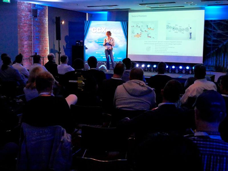 Cloud? Nicht ohne Security! Tatiana Bellendir von Daimler Truck gab spannende Einblicke in die neu gedachte Cloud-Security-Strategie des Konzerns. (Bild: Vogel IT-Akademie)