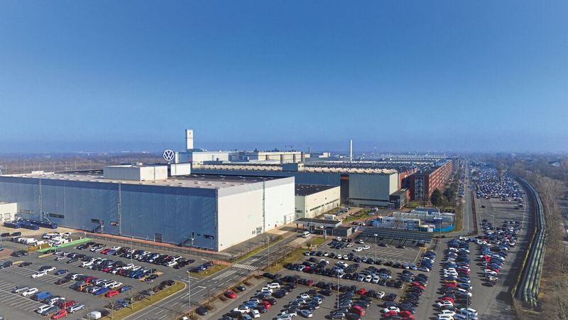 Mit 3.000 Mitarbeitern ging es 1956 los. Heute sind in Hannover-Stöcken 14.500 Menschen beschäftigt. 1970, zur Hochzeit, waren es beinah doppelt so viele. (Bild: VWN)