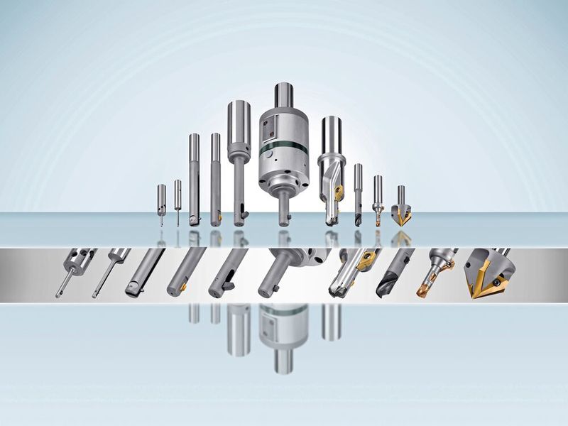 Darstellung des Produktportfolios an Werkzeugen für die beidseitige Bohrungsbearbeitung. (Bild: Heule)
