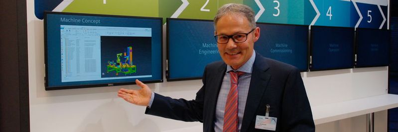 Siemens-Experte Dr. Olaf Brandt erläutert den Mechatronix Concept Designer der Software NX 11.(Bild:  Reinhold Schäfer)