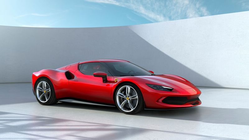 Bei Ferrari fährt man in Sachen E-Mobilität etwas hinterher. Mit dem 296 GTB gibt es immerhin einen ersten Teilzeitstromer. (Bild: Ferrari)