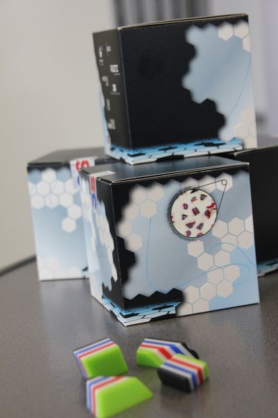 Sicherheitspartikel lassen sich inzwischen auf nahezu jeder Oberfläche anbringen und geben so jedem Produkt einen individuellen „Fingerabdruck“. (Horn)