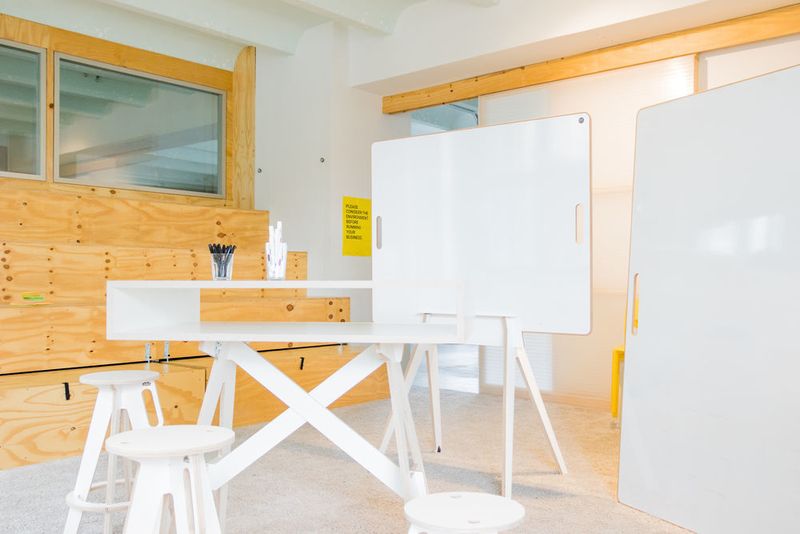 Dem Anspruch nach Flexibilität kommen die Space3000-Whiteboards durch einen konsequenten Ultraleichtbau nach. (Space3000)