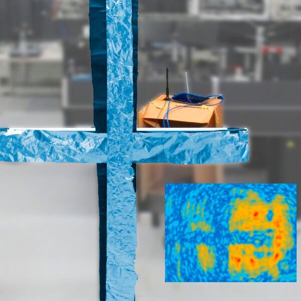 Ein von Wissenschaftlern der TU München entwickeltes holografisches Abbildungsverfahren erzeugt aus der Strahlung eines WLAN-Senders dreidimensionale Bilder der Umgebung. Im Industrie-4.0-Kontext könnte man damit automatisiert Objekte auf dem Weg durch eine Werkhalle verfolgen. Ortungsverfahren auf der Basis von Mikrowellenstrahlung gibt es bereits. Neu bei dem holografischen Abbildungsverfahren der TU München ist, dass die holografische Aufbereitung der WLAN- oder Handysignale ein Abbild des gesamten Raumes liefert. Bisher sind für das Erzeugen von Bildern aus Mikrowellenstrahlung spezielle Sender mit großer Bandbreite erforderlich.  (Friedemann Reinhard-Philipp Holl/TUM)