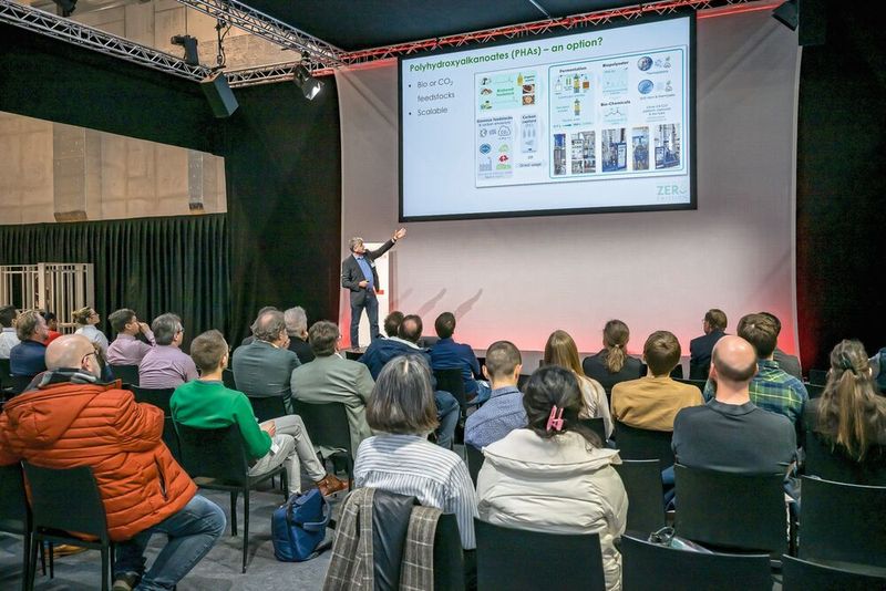 Ein wichtiger Teil der Swiss Plastics Expo war die Wissensvermittlung. In zwei Symposien boten während drei Tagen 60 Referate einen Überblick über Herausforderungen und Entwicklungen in der Kunststoffindustrie. (Bild: Christoph Arnet)
