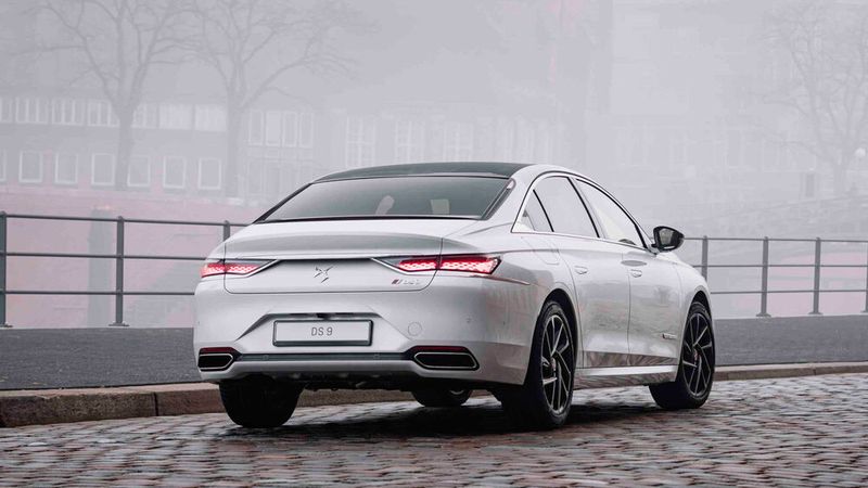 Der 4,93 Meter lange Fünftürer kommt im klassischen Business-Format daher. (Bild: DS)