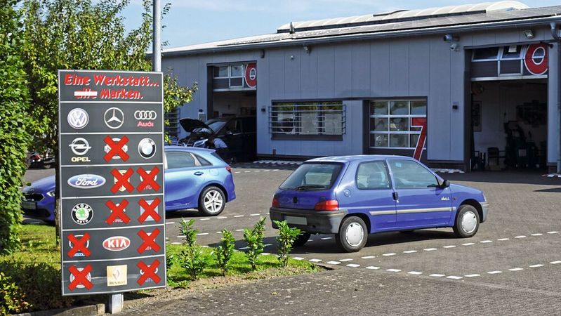 Moderne Fahrzeuge werden immer komplexer. Können freie Werkstätten in Zukunft wirklich noch alle Leistungen für alle Marken anbieten? (Bild:  Schreiner – VCG)