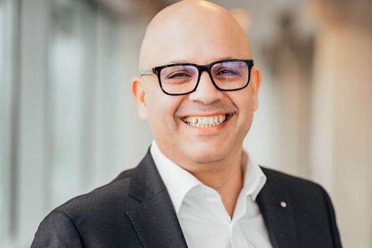 Bora Argac hat bei Hellmann Anfang 2024 die Position des Chief Commercial Officer (CCO) Germany von seinem Vorgänger Kai Hasenpusch übernommen.(Bild:  Hellmann Worldwide Logistics)