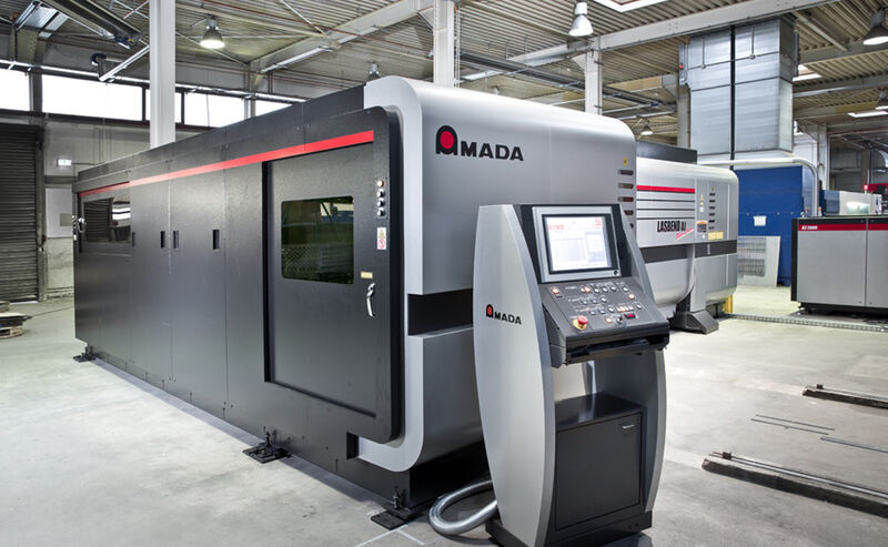 Neu im Maschinenmarkt von BVS Blechtechnik ist das Amada-Bearbeitungszentrum Lasbend AJ. (Bild: Amada)