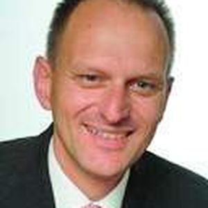 Dr. Marcus Eul ist Partner bei A.T. Kearney. Als Experte für strategisches IT-Management berät er seit acht Jahren Unternehmen verschiedener Branchen in strategischen IT-Fragestellungen.