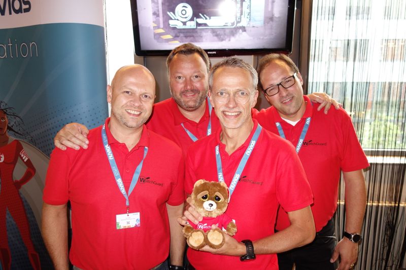 Das WatchGuard Team ist genauso liebevoll wie der Bärenblick. (Bild: IT-BUSINESS)