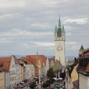Das Gäubodenfest und der traditionelle Zug am 1. Tag in Straubing. (Archiv: Vogel Business Media)