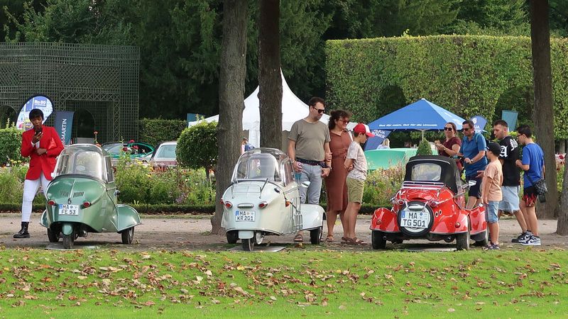 … und Messerschmitt Kabinenroller, gern aufgestellt in Reih‘ und Glied. (Bild: Peter Diehl)