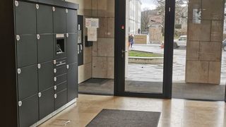 Nicht nur übliche Post kann in Schließfachanlagen von Variocube sicher abgegeben und abgeholt werden. Das Gleiche gilt für Leihequipment oder, mit etwas Aufrüstaufwand, auch für temperatursensible Paketinhalte. Das hat jetzt unter anderem das ISTA für sich entdeckt. (Bild: Variocube)